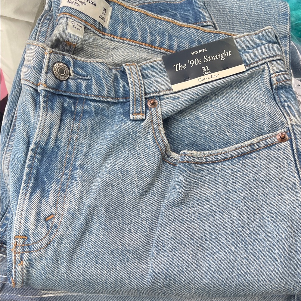 Abercrombie & Fitch Curve Love Mid Rise 90s Straight Jean